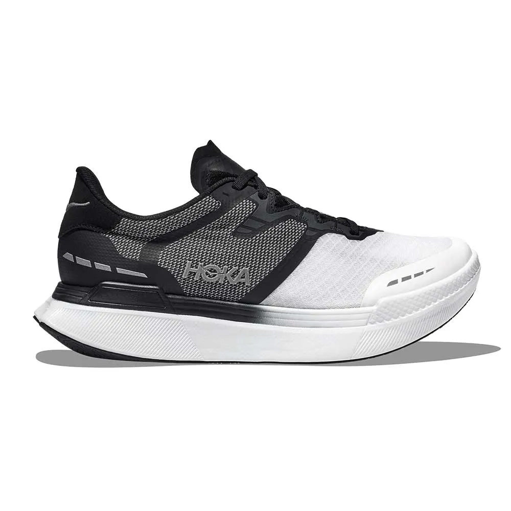 All Gender Transport X Running Shoe - Black/White- Regular (D)