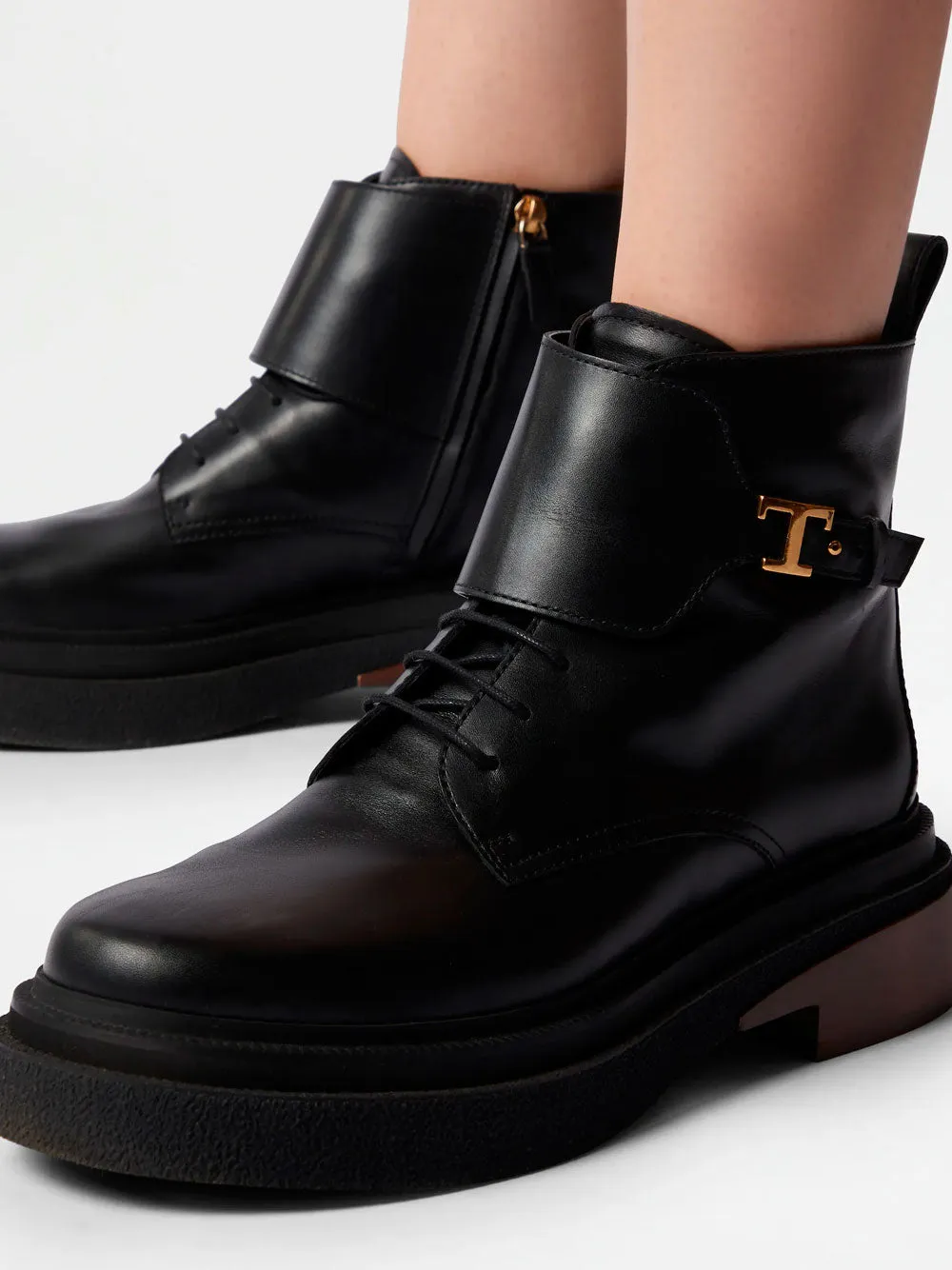 Ankle boots in leather
