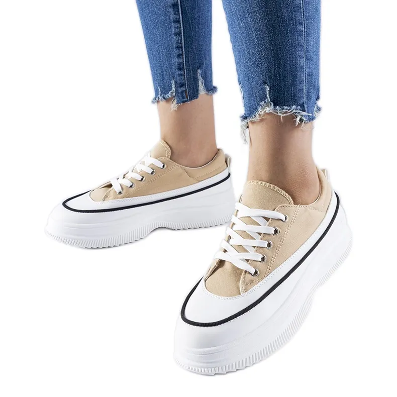Beige sneakers on the Plesio platform