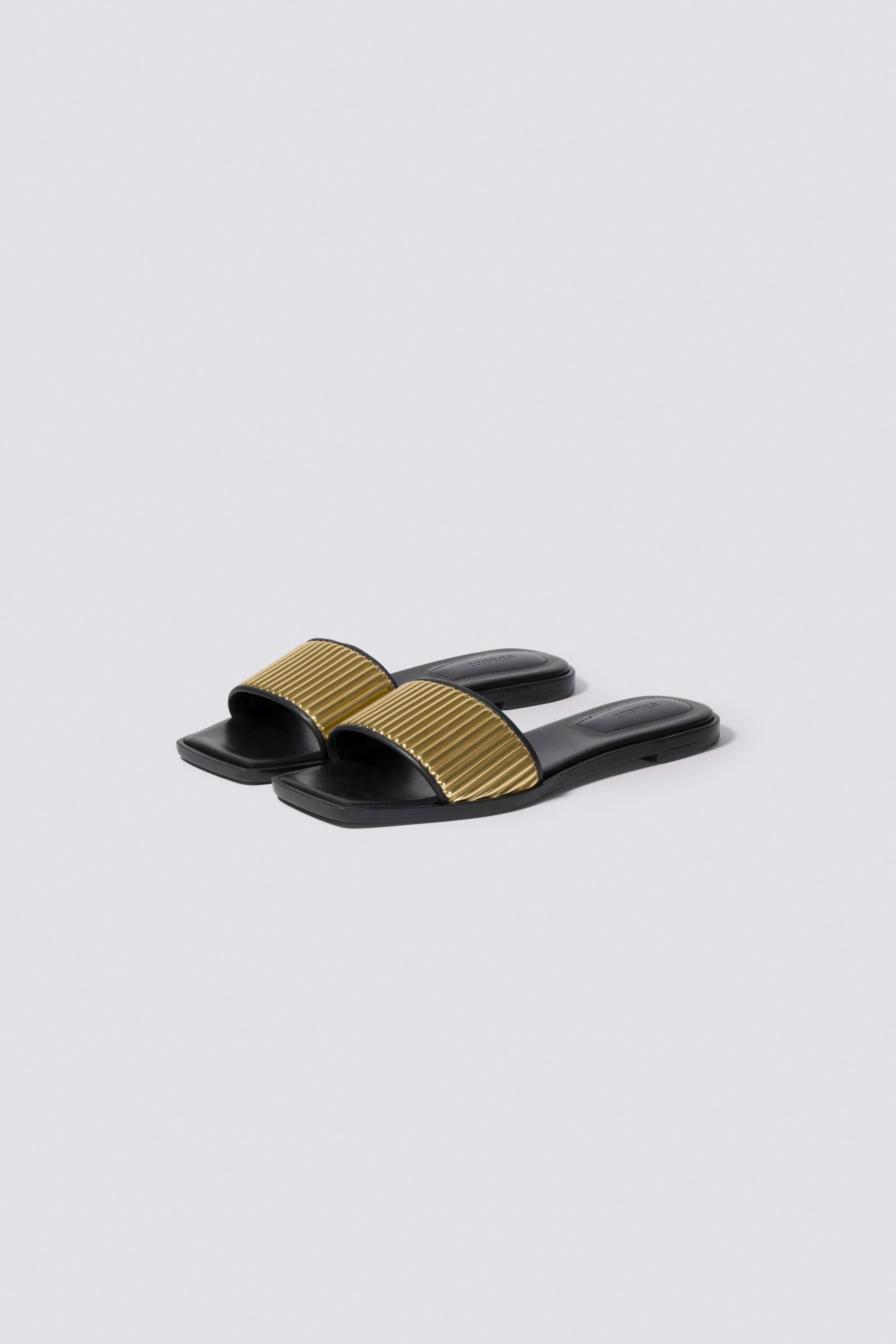 Carter Flat Sandal