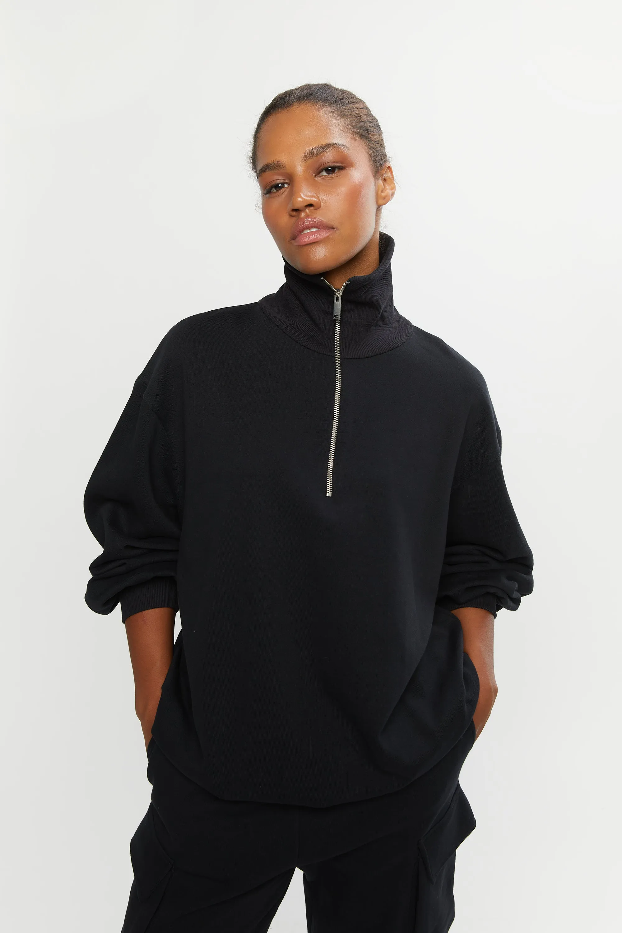 QUARTER ZIP SWEATSHIRT