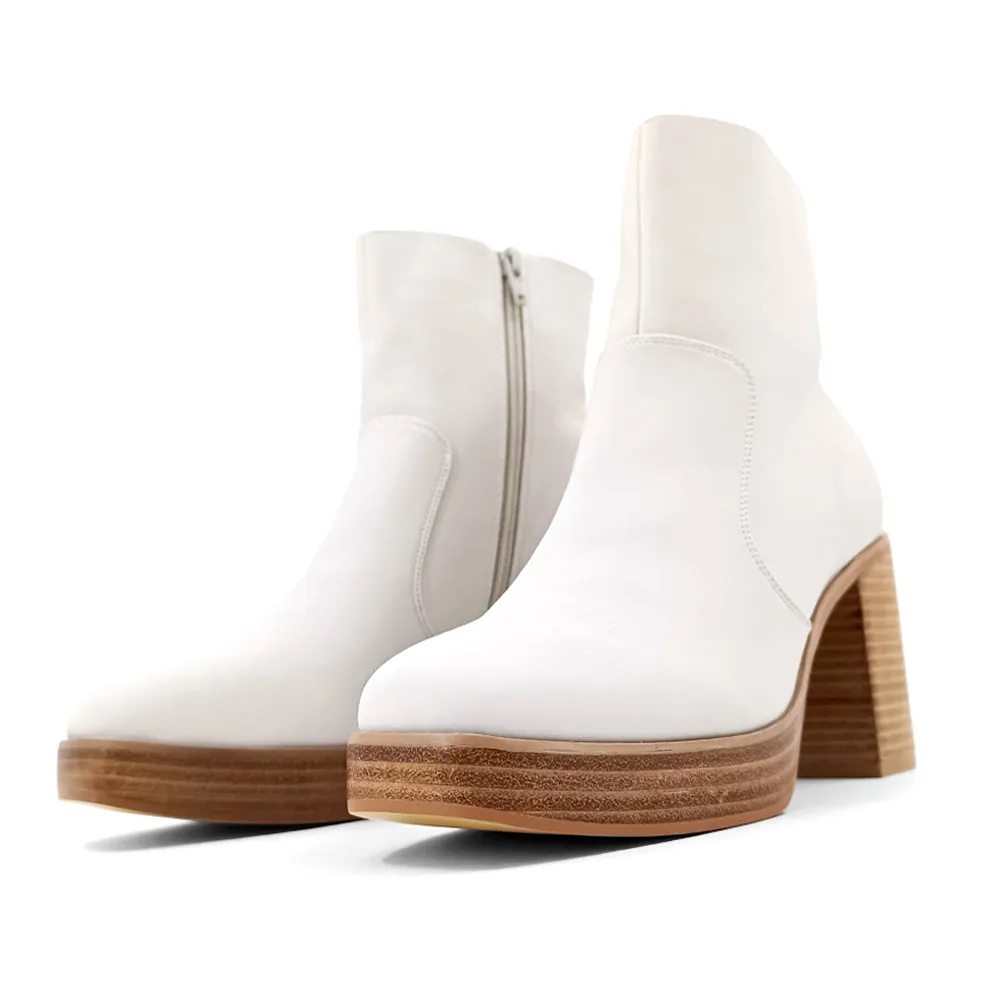 Vernita Round Toe Platform Boots